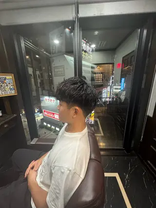 ミディアム パーマ メンズ ヒロ銀座　無料 フェード　細内のヘアスタイル