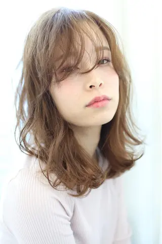 ミディアム カラー パーマ 🪐脱白髪染め 🪐松尾菜々美のヘアスタイル