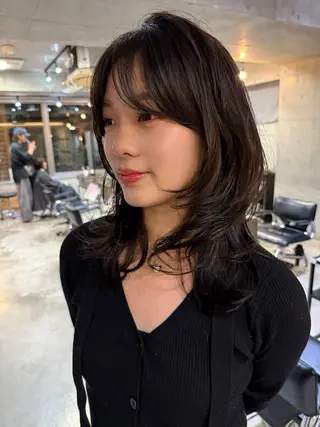ミディアム レイヤーカット\ウル フ　chinatsuのヘアスタイル