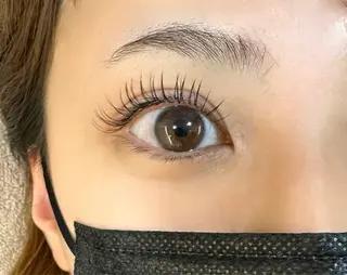 マツエク・マツパ 坂口 月陽のヘアスタイル