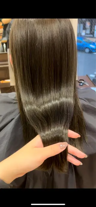ロング 透明感カラー NAN AMI グレージュのヘアスタイル