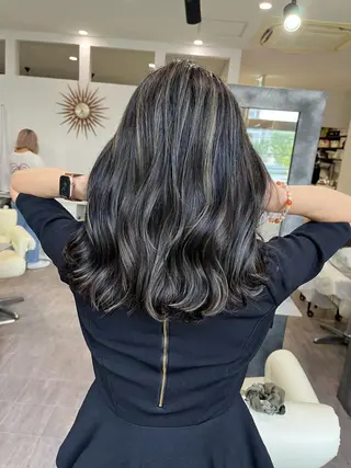 セミロング カラー Merlyosaka 早川未来のヘアスタイル