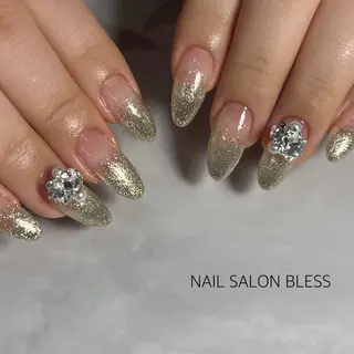 セミロング BLESS momoのネイルデザイン
