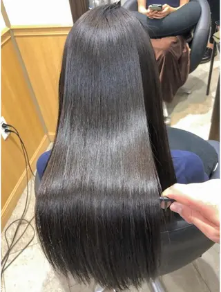 ロング broteなかもず 【髪にドラマを】のヘアスタイル