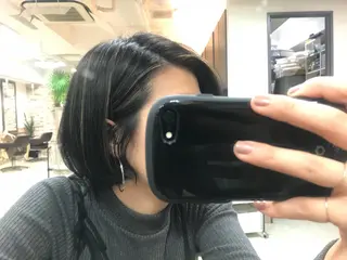 ショート カラー ササキ トモコのヘアスタイル
