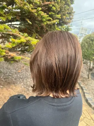 ミディアム カラー 𝒇𝒍𝒂𝒕/ 𝐇𝐈𝐍𝐀のヘアスタイル