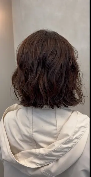 ショート パーマ ARMONY OMOTESANDO所属・本田秀幸 コテ巻き風パーマのヘアスタイル