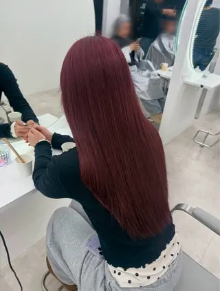 ロング カラー 伊藤 麻琴のヘアスタイル