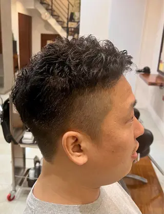 ショート パーマ メンズ カワクボ ハルキのヘアスタイル