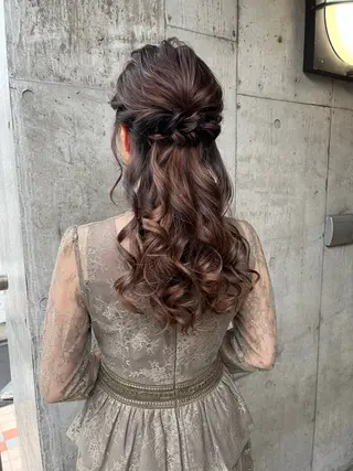 ロング ヘアアレンジ ミルクティーベージュ ブリーチ 店長 清水のヘアスタイル