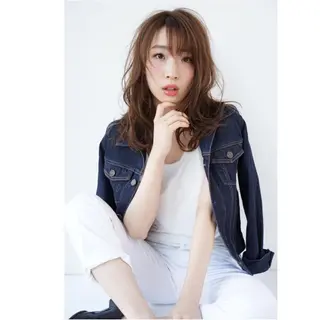 ミディアム ヘアールーム アートのヘアスタイル