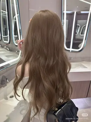 ロング 肌なじみベージュ 🦋azu🦋のヘアスタイル