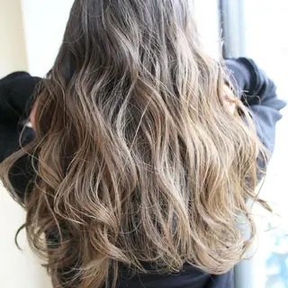 ロング 新生活応援★半額/ 25歳以下　“内間”のヘアスタイル