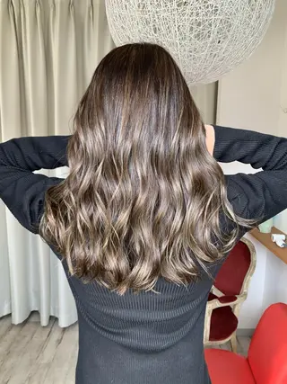 セミロング yoshihara yuukiのヘアスタイル