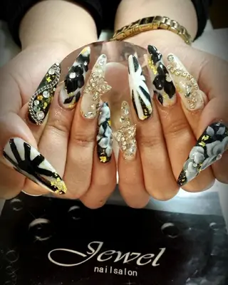 ネイル ＪＥＷＥＬ ＮＡＩＬのネイルデザイン