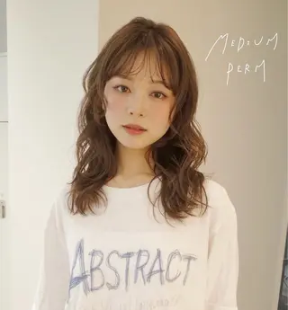 ミディアム パーマ 渡邊 百咲のヘアスタイル
