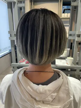 ショート カラー ブリーチ👩🦳/ ✂︎MANAMIのヘアスタイル
