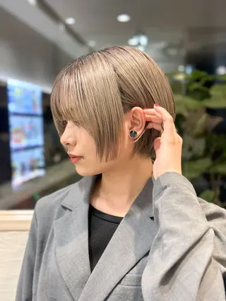 ショート カラー SYUK 【シュク】所属・【高円寺】坂元太一 【レイヤーカット】のヘアスタイル