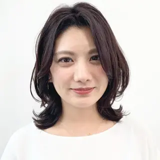 ミディアム 伊良波 香里のヘアスタイル