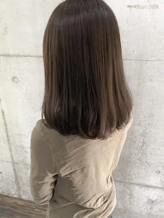 セミロング 秋月 亜耶のヘアスタイル