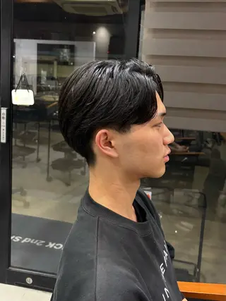 メンズ まろやかなベージュ 小池春樹のヘアスタイル