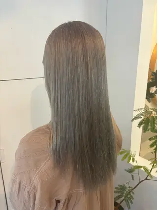 ロング クニイ ルイのヘアスタイル