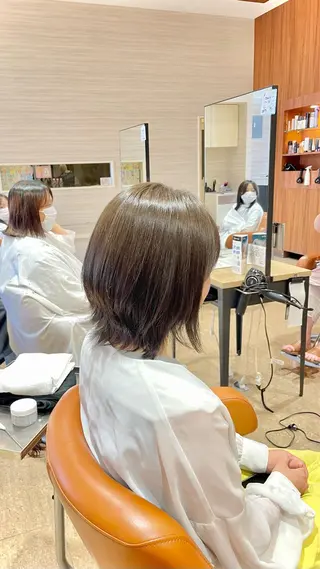 ミディアム 脱白髪染め白髪ぼかし TERA（寺崎）のヘアスタイル