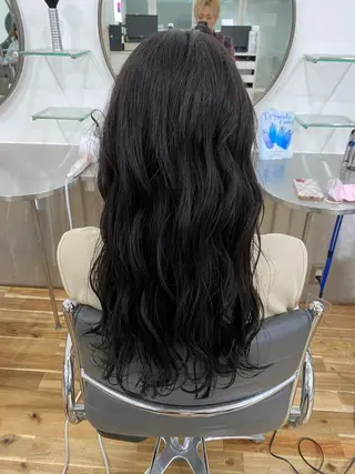 ロング カラー 岩尾 凪のヘアスタイル