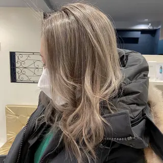 ロング カラー ワタナベ リリコのヘアスタイル