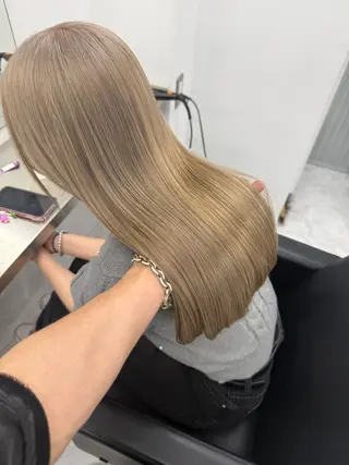 ロング ハイトーン特化🎀 LEONのヘアスタイル