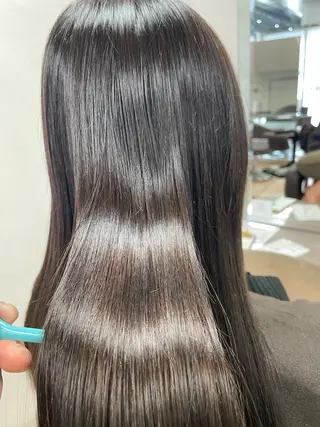 ロング 前田圭哉／ストレート ／艶髪／艶カラーのヘアスタイル