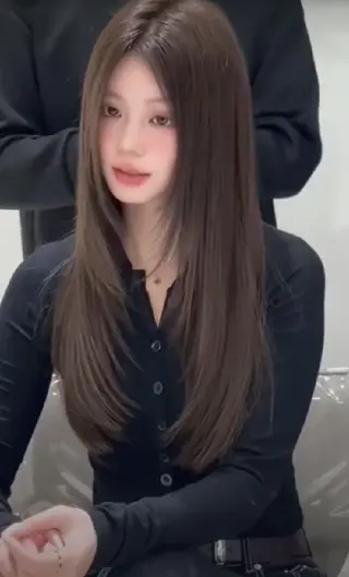 セミロング カラー 縮毛矯正をしている人 のためのカラーのヘアスタイル