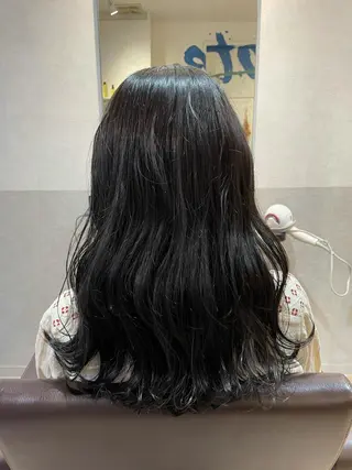 セミロング カラー monami 鈴木 茉由奈のヘアスタイル