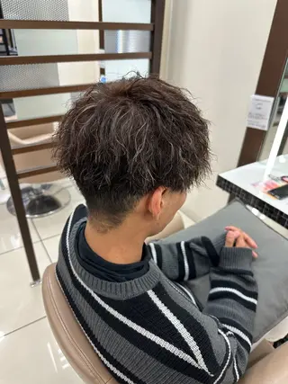カラー パーマ メンズ メンズ特化シャドウパ ーマラウンドマッシュのヘアスタイル