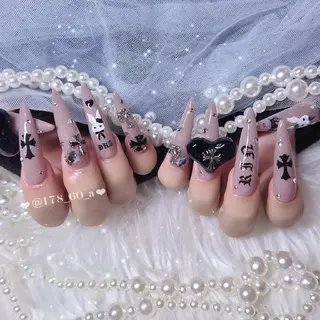 ネイル HAPPINAS🎀  れん🖤痛ネイルのネイルデザイン