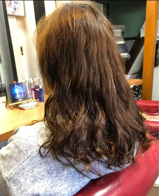 セミロング パーマ 🏰秘密基地🏯 サユリ美容室✂️のヘアスタイル