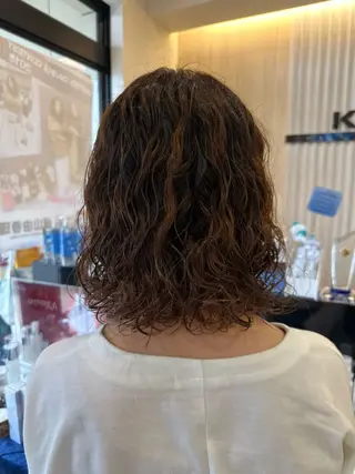 ミディアム パーマ 内田温子大人女性 ハイライト、ボブのヘアスタイル