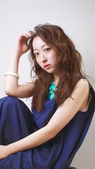 セミロング カラー パーマ ヘアアレンジ 秋葉 一郎のヘアスタイル
