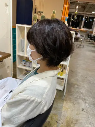 ショート パーマ MIOベージュカラー 柔らかいカラーのヘアスタイル