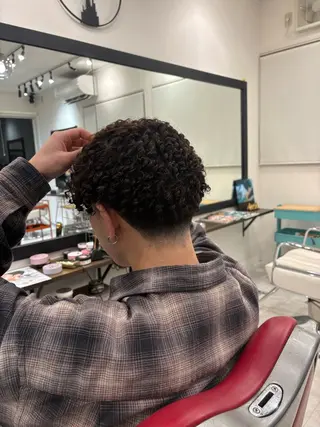 ショート パーマ メンズ 本間 颯太のヘアスタイル