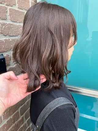ミディアム カラー 久木原 ゆりのヘアスタイル