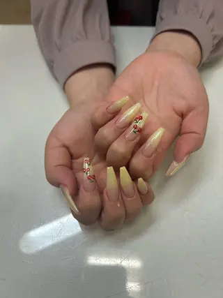 ネイル Roi〈ロア〉 Yunaのネイルデザイン
