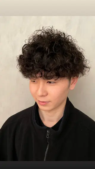 ショート パーマ メンズ 篠原 一成のヘアスタイル