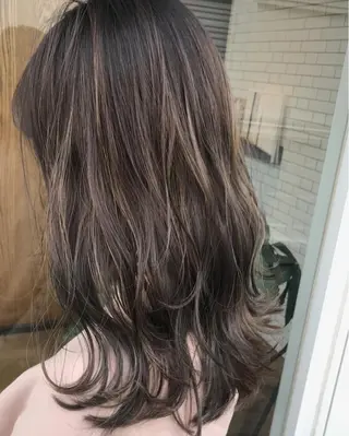 ロング カラー レイヤー べージュ 白石研太のヘアスタイル