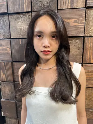 ロング 齊藤政太 顔周り カット 透明感カラーのヘアスタイル