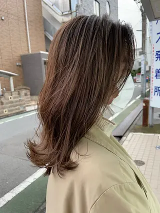 セミロング フェードパーマ 新倉幸之助のヘアスタイル