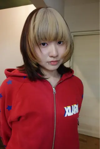 ミディアム ハイトーン特化/和音 【デザインカラー】のヘアスタイル