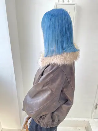 ミディアム Muミュー/ブリーチ ハイトーン　Wカラーのヘアスタイル
