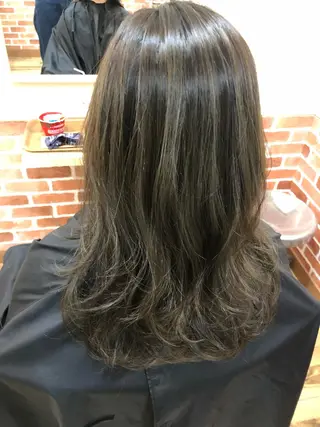 セミロング 國次 夕貴のヘアスタイル
