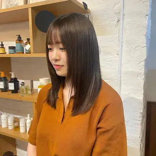 セミロング mina / 透明感ベージュカラーのヘアスタイル